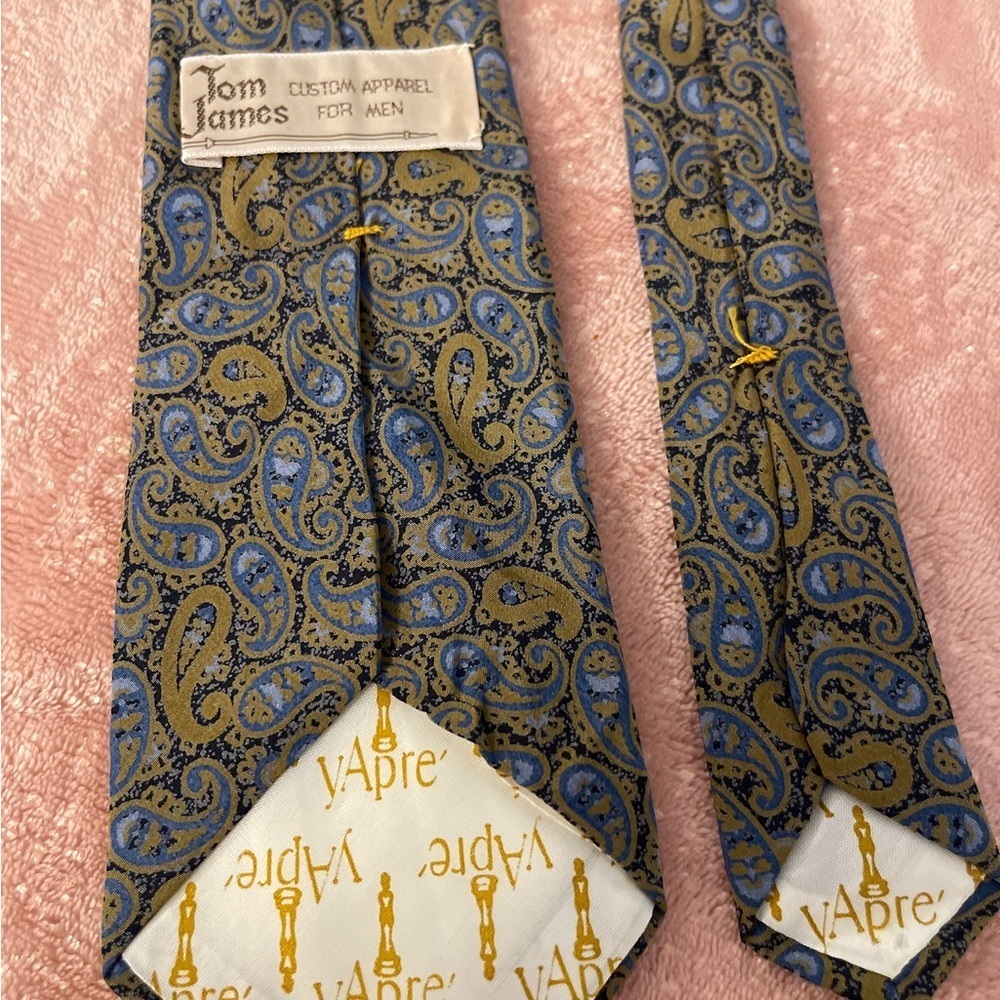 Stylish Paisley Tie in Blue and Gold - Picture 4 of 6